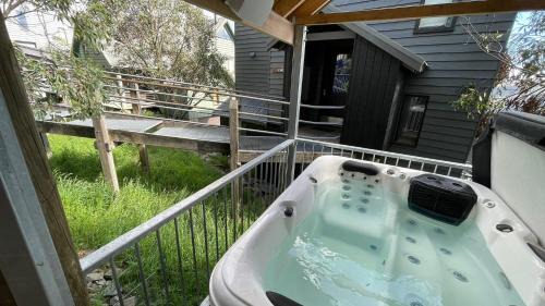 Hotham Heights Ski Chalet | 1-8 Hot Plate