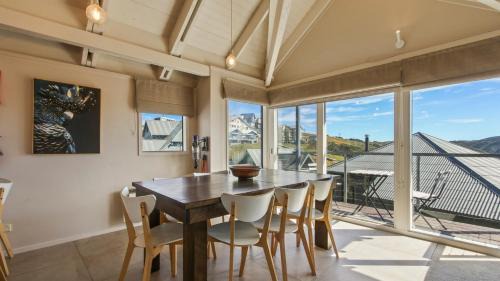 Hotham Heights Ski Chalet | 1-8 Hot Plate