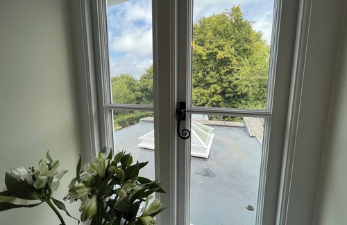 Child Okeford Cottage | 1 APLANDS, character holiday cottage, with open fire in Child Okeford