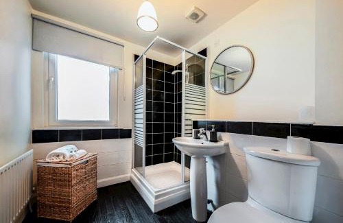 Belfast Apartment | 1 Bd Apt in Historical W Belfast Close to Centre