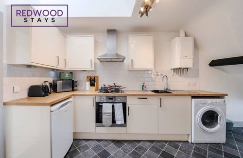 Rushmoor District Apartment | 1 Bed 1 Bath Apt, Contractors & Families, Parking