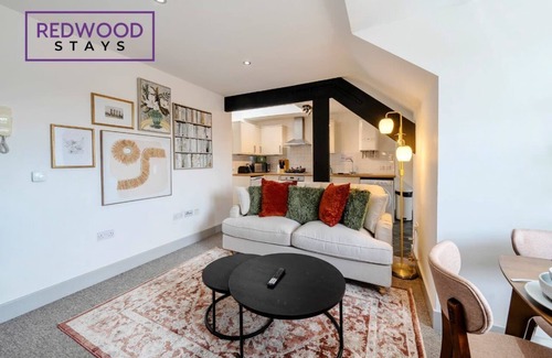 Rushmoor District Apartment | 1 Bed 1 Bath Apt, Contractors & Families, Parking