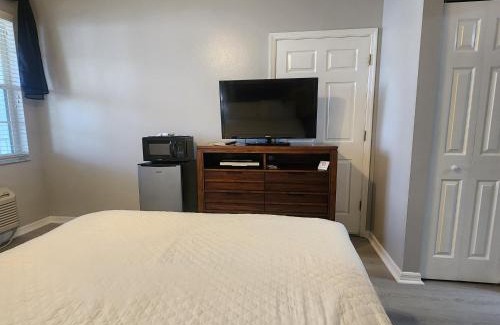 Trailer Estates Apartment | 1 Bed 1 Bath at IMG near Beach