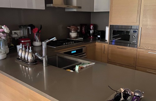Kerrisdale Apartment | 1 bed 1 bath in a quiet and spacious 2bdrm 2bth (entire apartment available too)