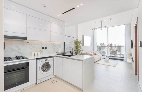 Jumeirah Village Circle Apartment | 1 Bed Apartment in JVC Sleeps 2 with Balcony