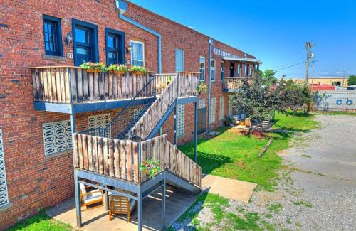 Central Oklahoma City Apartment | 1 Bed Big Apt in OKC Stockyards