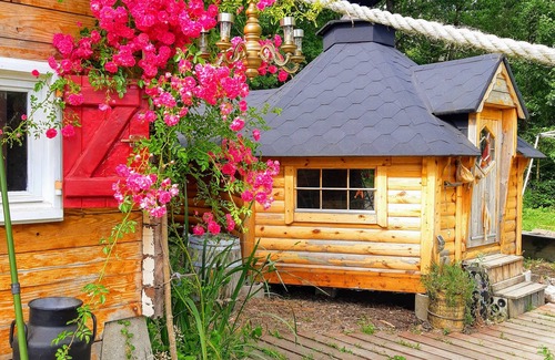 Renac Cabin | 1 Bed Cabin - Sleeps 4 - Pets - Lake - Wifi