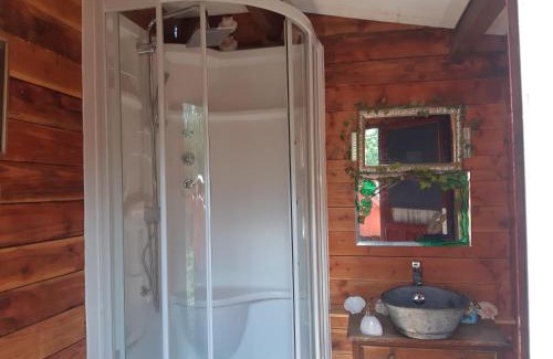 Renac House | 1 Bed Cabin - Sleeps 4 - Pets - Lake - Wifi