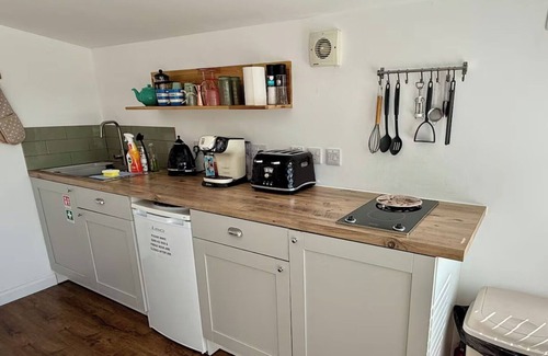 Saint Ann's Chapel Cabin | 1 Bed Cabin-Sleeps 2, Hot Tub, Garden, Pets, Views