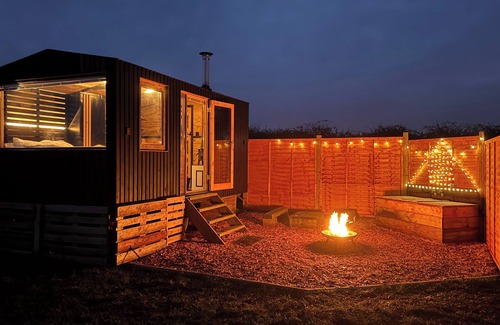Mortehoe Cabin | 1 Bed Cabin - Sleeps 2 - Pets - Garden - Parking