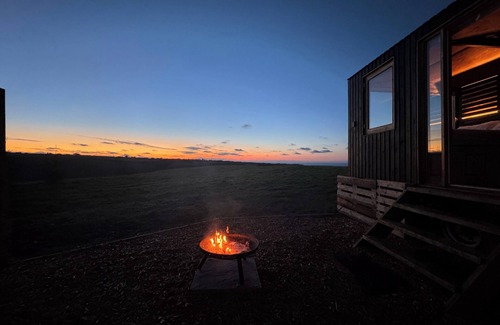 Mortehoe Cabin | 1 Bed Cabin - Sleeps 2 - Pets - Garden - Parking