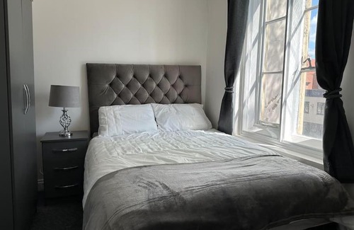 Newark Apartment | 1 Bed Central Newark Flat 1st Floor