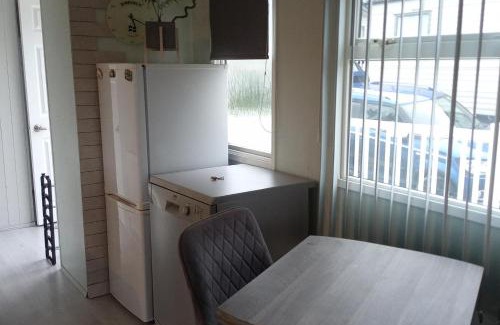 Newquay Ski Chalet | 1-Bed Chalet Sleeps 2 Parking Pets Allowed