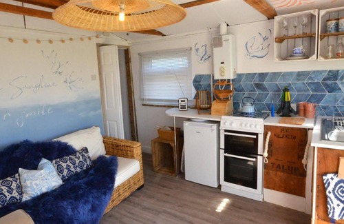 Warden Ski Chalet | 1 Bed Chalet - Sleeps 4 - Pets, Parking, Wifi