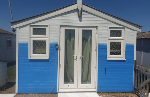 Warden Ski Chalet | 1 Bed Chalet - Sleeps 4 - Pets, Parking, Wifi