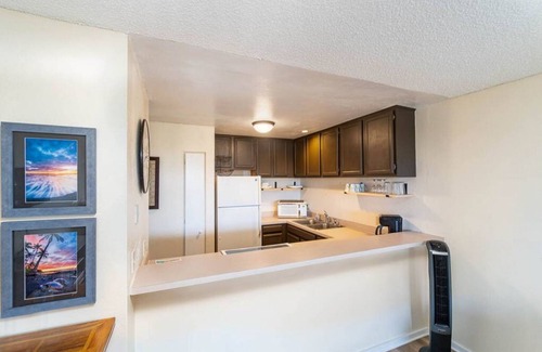 Historic Kailua Village Apartment | 1-Bed Condo in Downtown Kona, 1 block from the Shore!