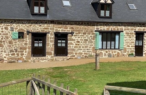 Ambrieres-les-Vallees Cottage | 1 Bed Cottage - Sleeps 2 - Garden - Parking - Wifi