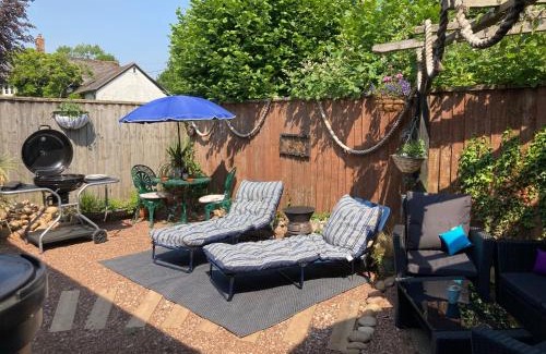 Ottery St Mary House | 1 Bed Flat - Sleeps 4 - Garden - Parking - Wifi