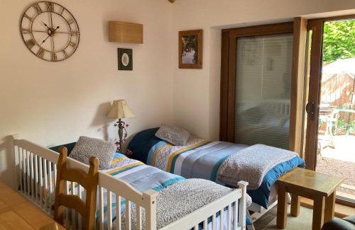 Ottery St Mary House | 1 Bed Flat - Sleeps 4 - Garden - Parking - Wifi