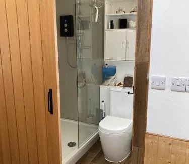 Ottery St Mary House | 1 Bed Flat - Sleeps 4 - Garden - Parking - Wifi