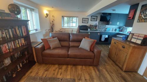 Hawkshead House | 1 Bed Flat - Sleeps 4 - Garden - Parking - Wifi