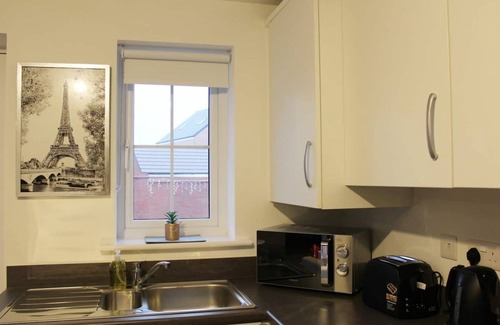 Peterborough House | 1-Bed House - Sleeps 2 - Parking, Wifi
