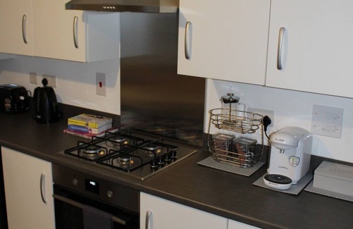 Peterborough House | 1-Bed House - Sleeps 2 - Parking, Wifi