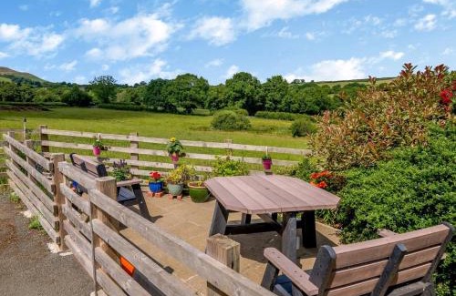 Brecon House | 1 Bed in Brecon BN015