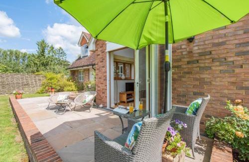 Etchingham House | 1 Bed in Hurst Green 78940