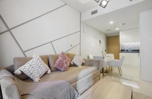Sheikh Zayed Road Apartment | 1 Bed In Upscale Neighbourhood Business Bay