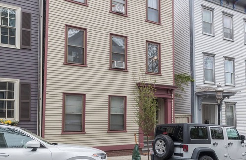 Boston Apartment | 1 Bed + Office Duplex Located a short Walk in Ideal Location!