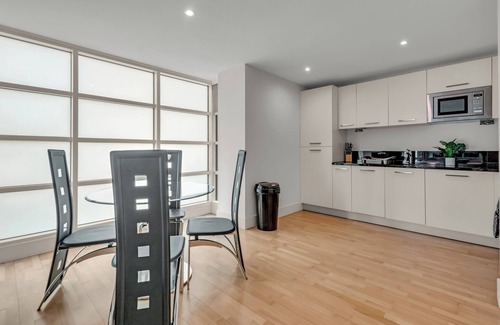 Queenhithe Apartment | 1 Bed Serviced Apartment near Blackfriars
