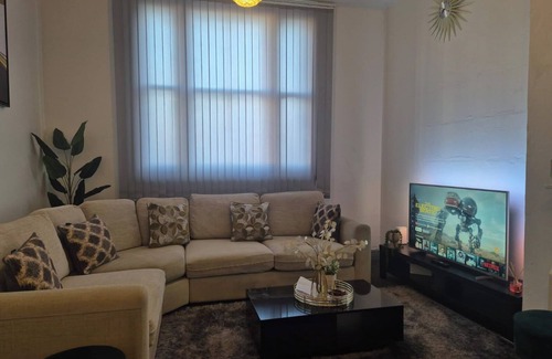 Wolverhampton Apartment | 1 Bed-Sleeps 2-City Centre-Free Parking