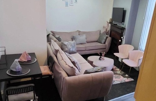 Wolverhampton Apartment | 1 Bed - Sleeps 4 - Wolverhampton City Centre
