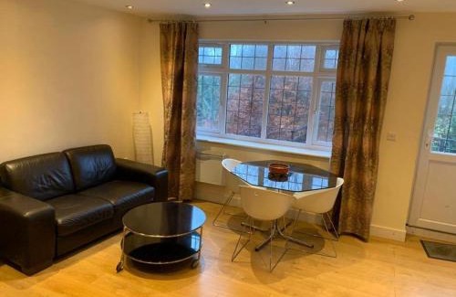 High Wycombe House | 1-Bed unit 10 minute drive from Hellfire Caves