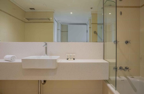 Chatswood Apartment | 1-Bed with Gym, Pool, Sauna and Close to Trains DUPLICATE