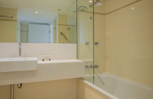 Chatswood Apartment | 1-Bed with Gym, Pool, Sauna and Close to Trains DUPLICATE
