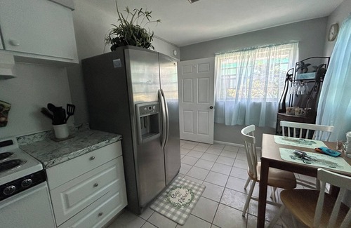 Cocoa Beach Apartment | 1 bedroom 1 bath full kitchen 2 twin beds