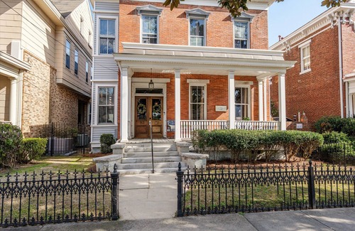 Olde Town Augusta Apartment | 1 bedroom, 1 bathroom studio apartment in Downtown Augusta. The sleeping arrangements for this unit is a full sized bed.