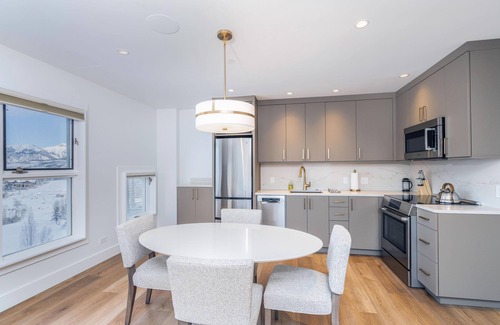 Mountain Village Apartment | 1 bedroom/2 bath Penthouse with Views, Private balconies, AC & Resort amenities