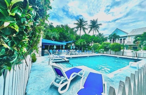 Truman Annex Condo | 1-bedroom 2 blocks to Duval, close to beach, parking, and pool