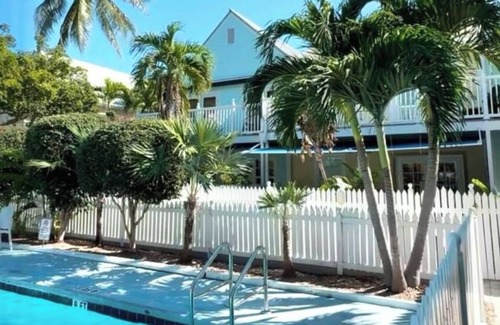 Truman Annex Condo | 1-bedroom 2 blocks to Duval, close to beach, parking, and pool