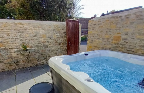 Shepton Mallet Cottage | 1 bedroom accommodation in Pilton, near Shepton Mallet