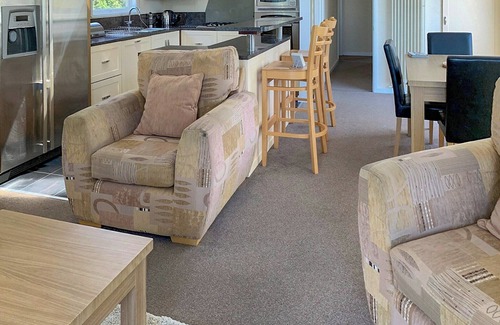 Tan-y-groes Ski Chalet | 1 bedroom accommodation in Tresaith Beach, Cardigan, Ceredigion