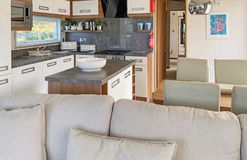 Tan-y-groes Ski Chalet | 1 bedroom accommodation in Tresaith Beach, Cardigan, Ceredigion