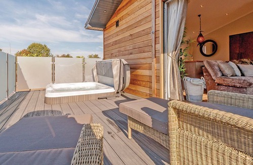 Woodbridge Cabin | 1 bedroom accommodation in Bredfield, Woodbridge