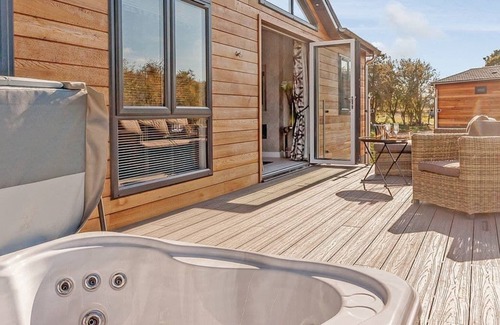 Woodbridge Cabin | 1 bedroom accommodation in Bredfield, Woodbridge