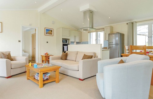 Axminster Ski Chalet | 1 bedroom accommodation in Axminster