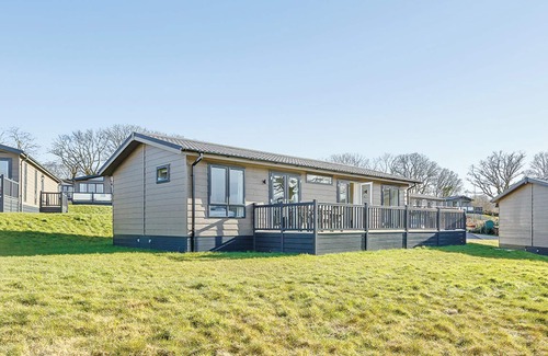 Axminster Ski Chalet | 1 bedroom accommodation in Axminster