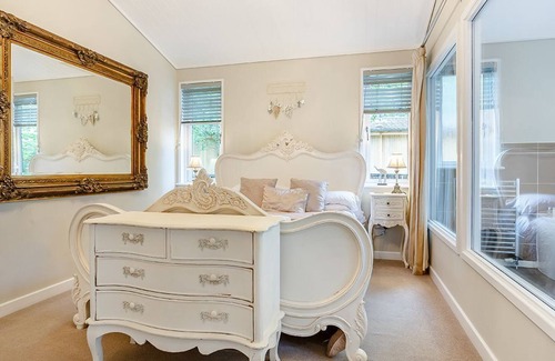 Churchill Cabin | 1 bedroom accommodation in Cotswolds